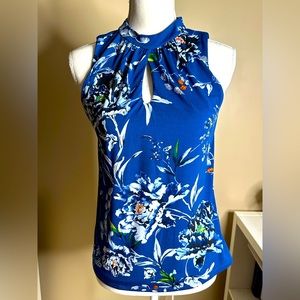 White House Black Market top size XXS. In great condition.